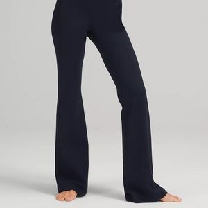 NWT lululemon Black Groove Pant Flare Sz 6 (Small)